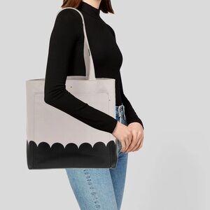 Kate Spade New York
Leather Tote